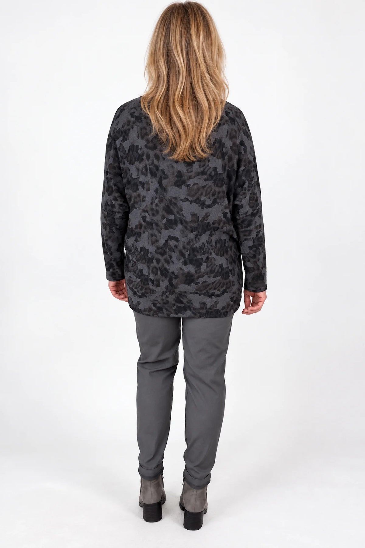 Fine Knit Kara Leopard Top - Charcoal