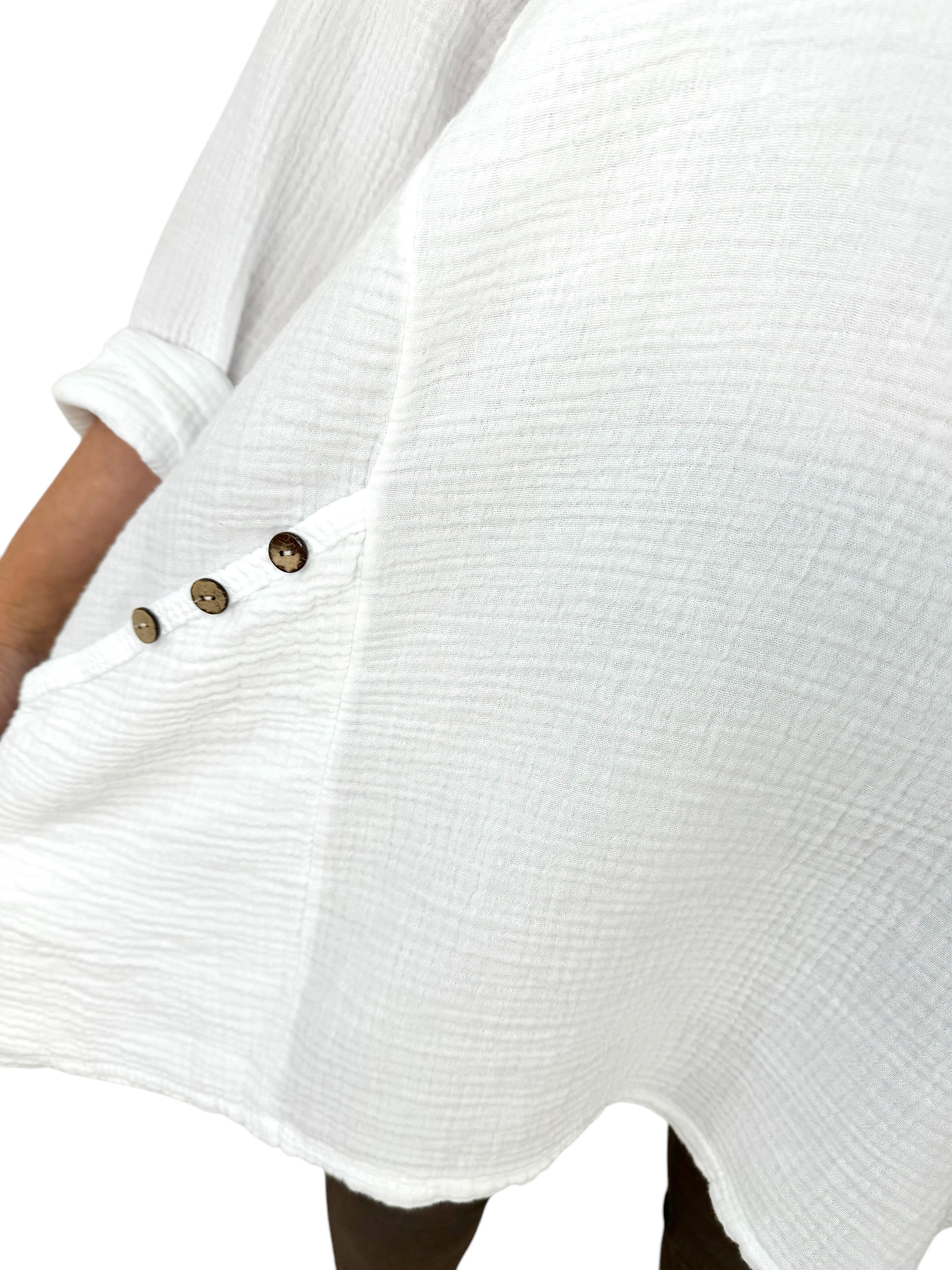 Pure Bubble Cotton Double Button Pocket Telia Necklace Top - White